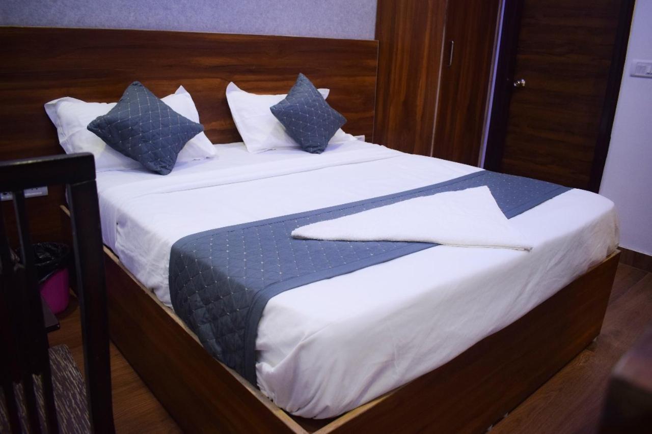 Surya International Bed & Breakfast New Delhi Bagian luar foto
