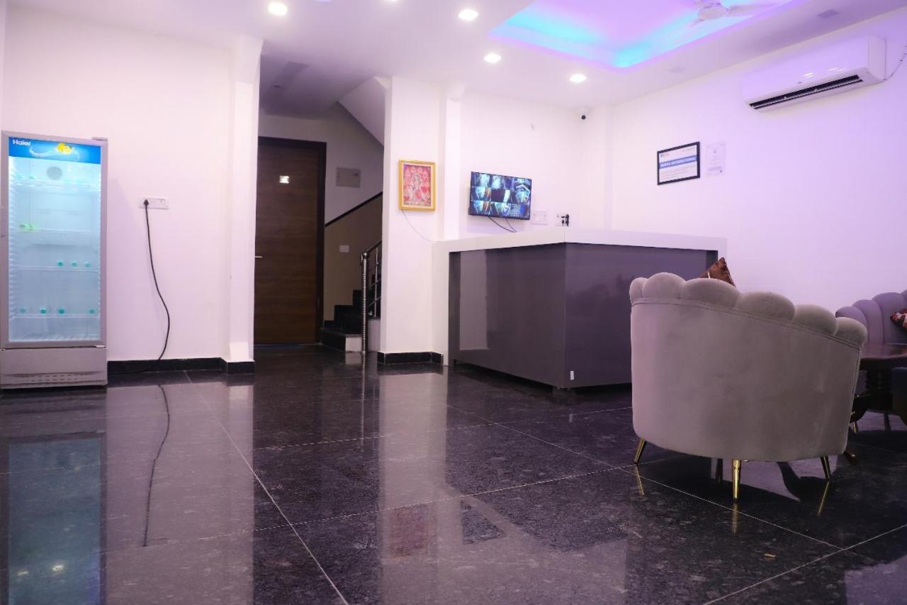 Surya International Bed & Breakfast New Delhi Bagian luar foto