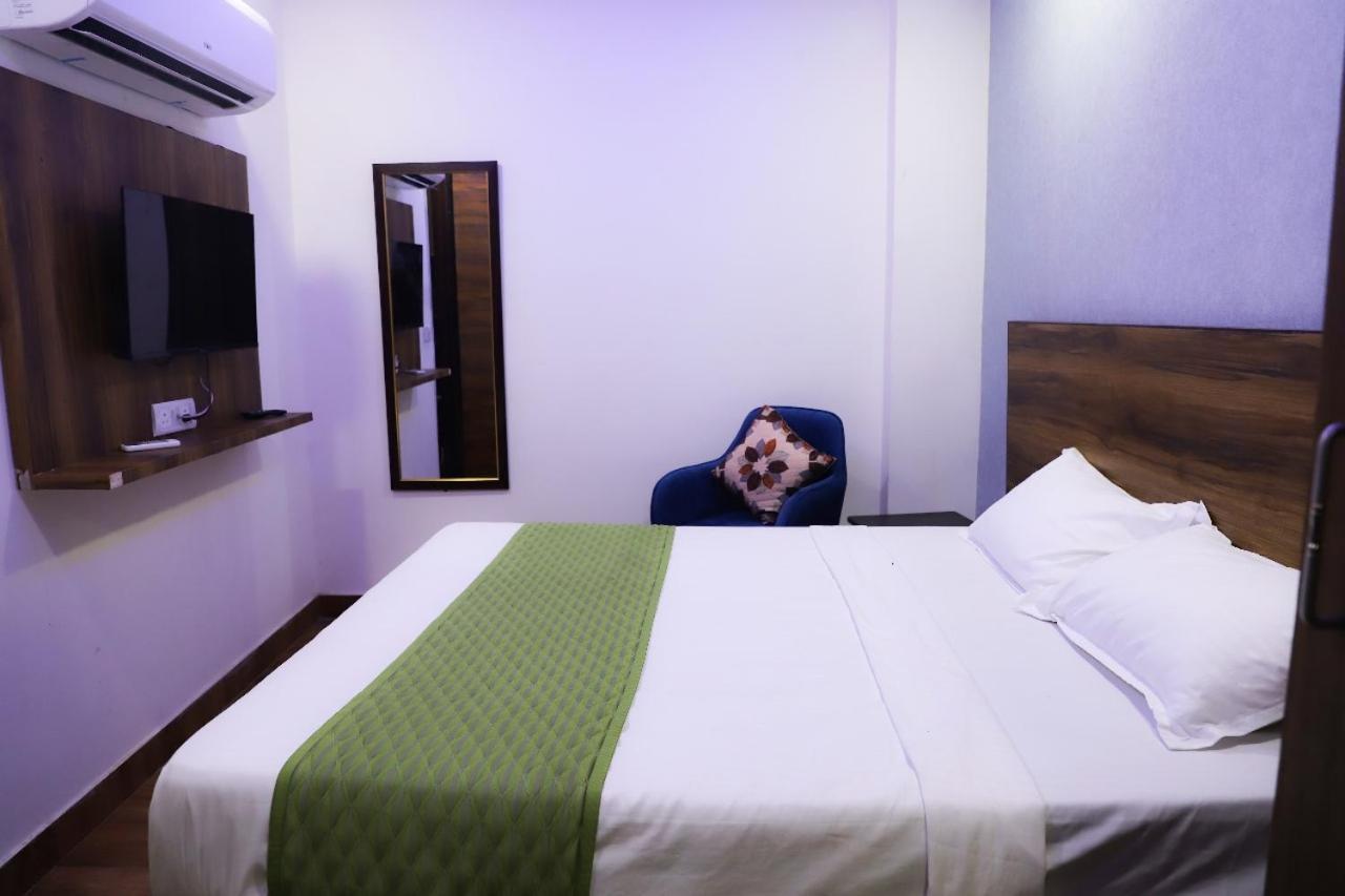 Surya International Bed & Breakfast New Delhi Bagian luar foto