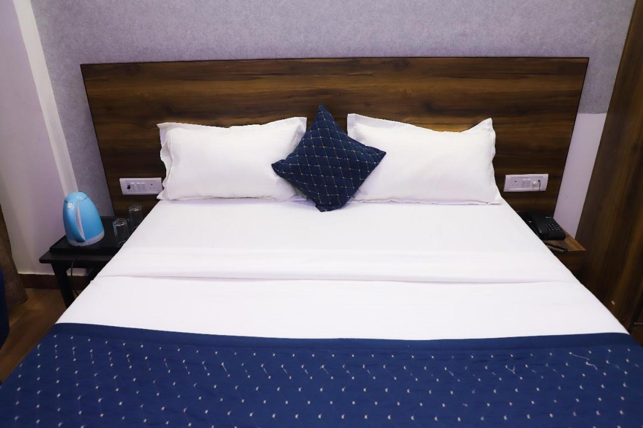 Surya International Bed & Breakfast New Delhi Bagian luar foto