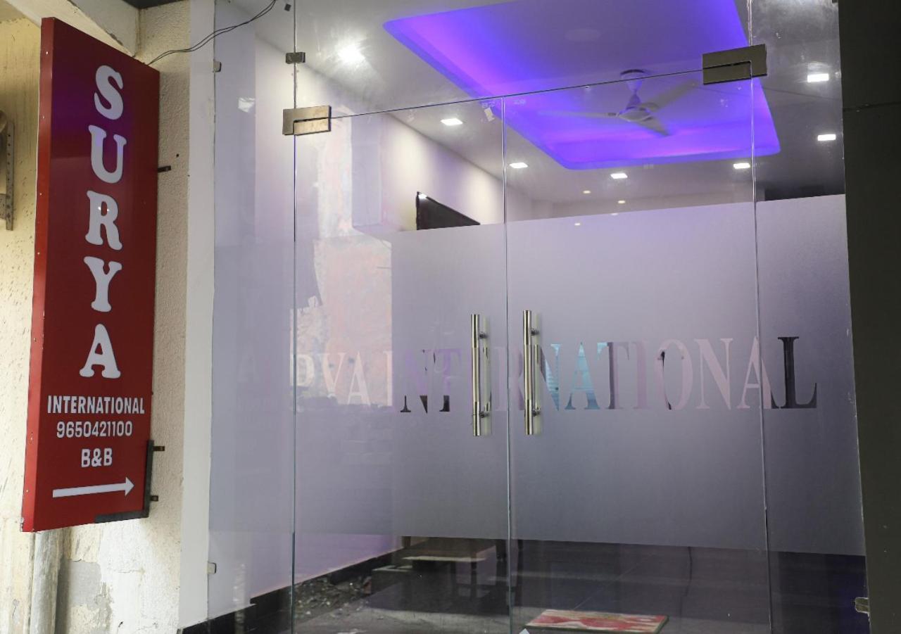 Surya International Bed & Breakfast New Delhi Bagian luar foto