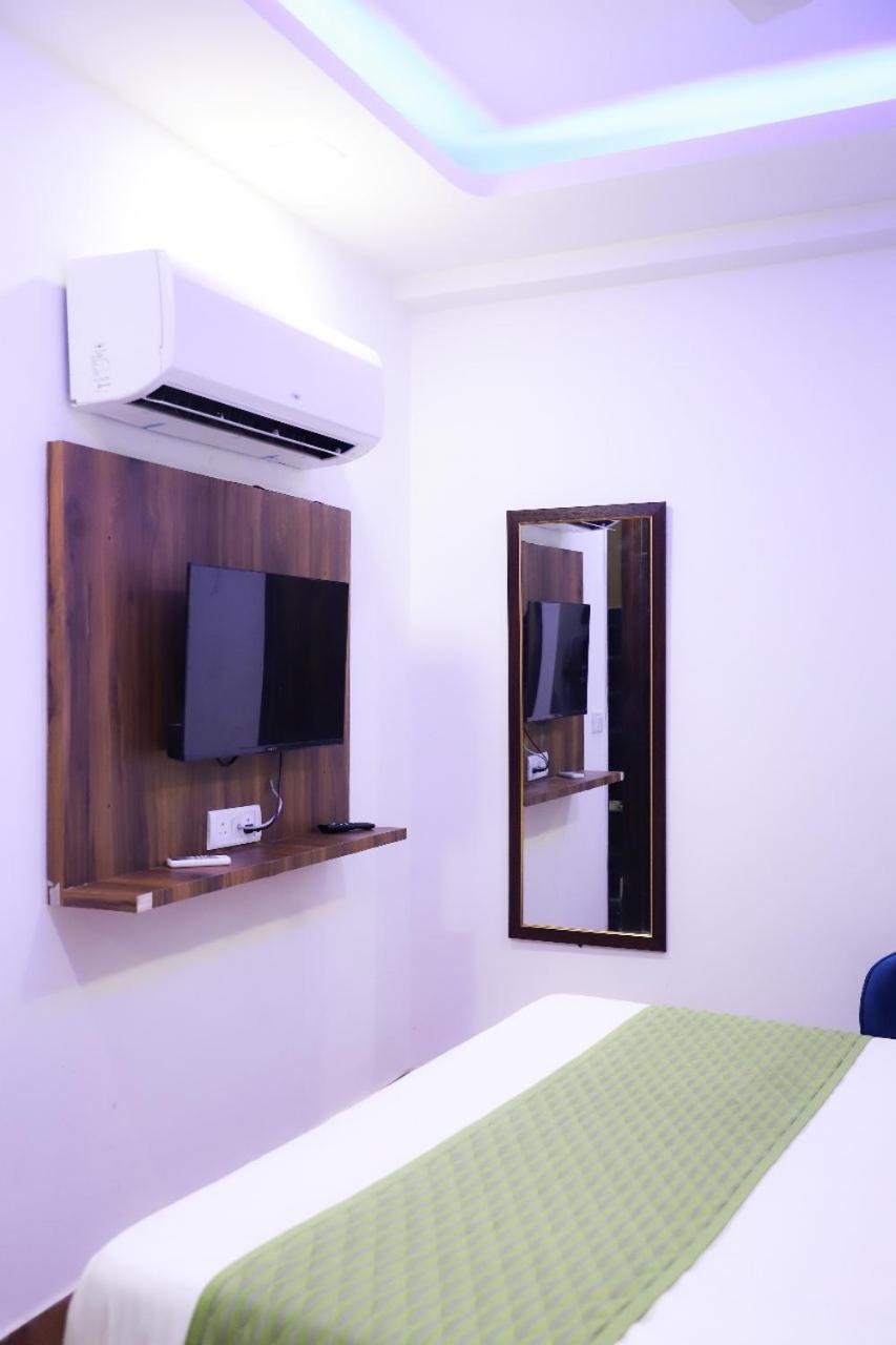Surya International Bed & Breakfast New Delhi Bagian luar foto