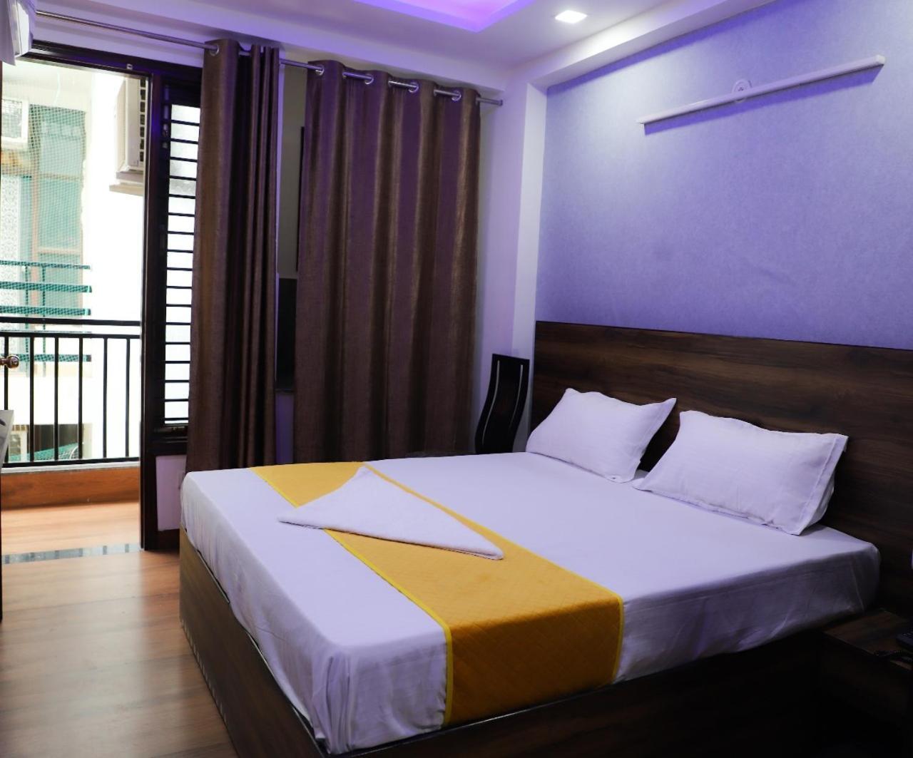 Surya International Bed & Breakfast New Delhi Bagian luar foto