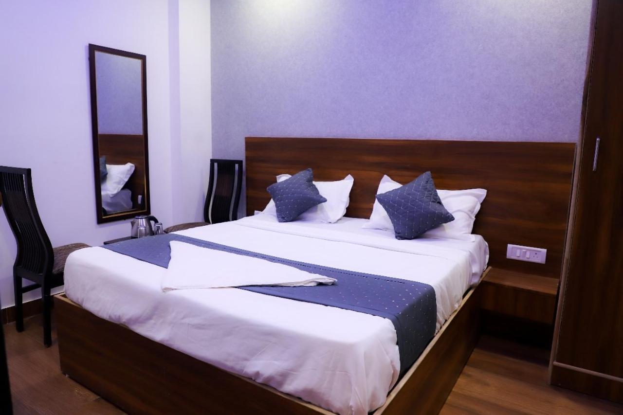 Surya International Bed & Breakfast New Delhi Bagian luar foto
