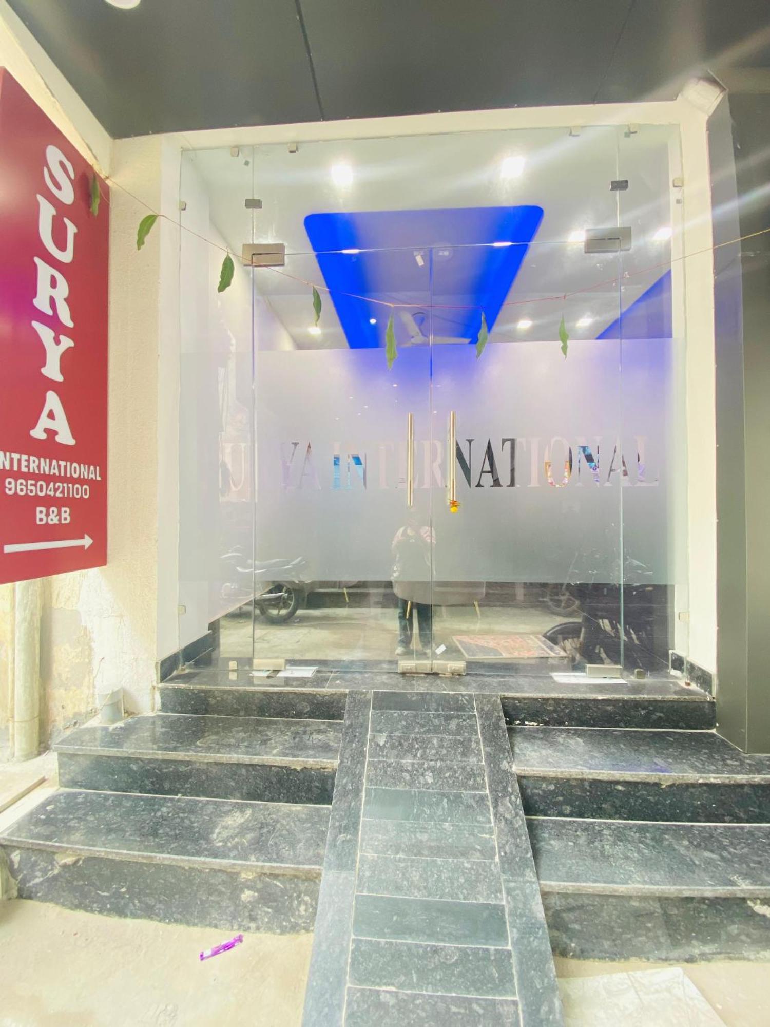 Surya International Bed & Breakfast New Delhi Bagian luar foto