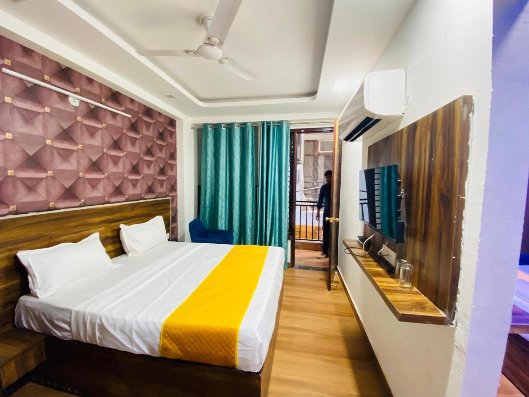 Surya International Bed & Breakfast New Delhi Bagian luar foto