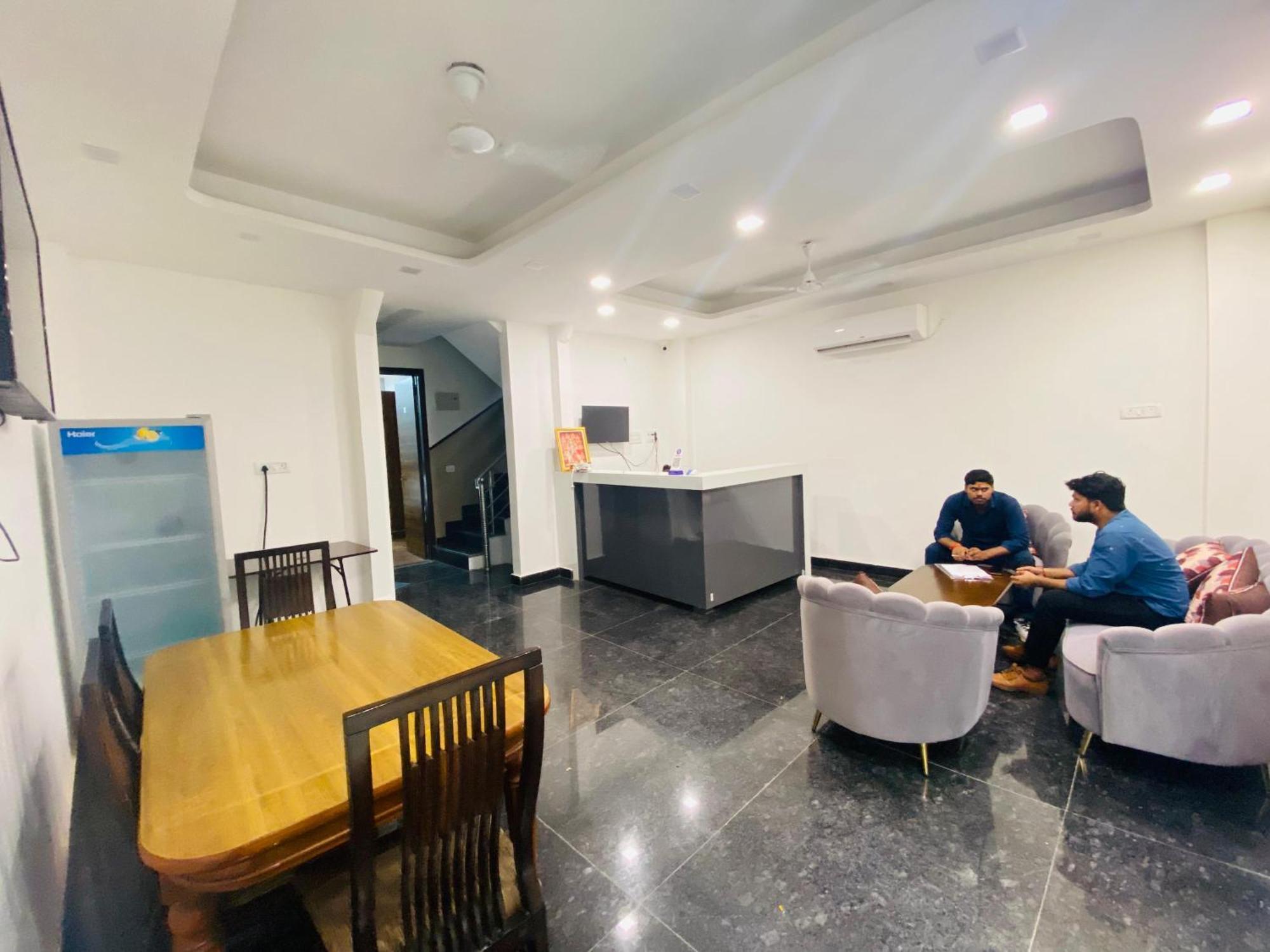 Surya International Bed & Breakfast New Delhi Bagian luar foto