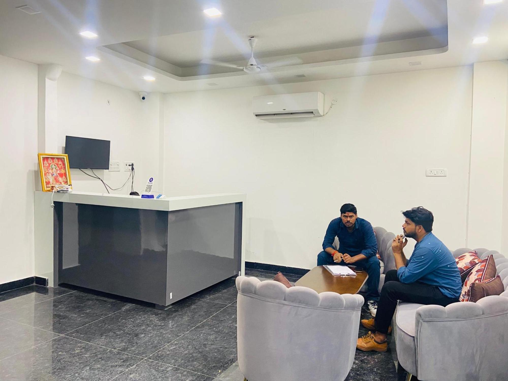 Surya International Bed & Breakfast New Delhi Bagian luar foto
