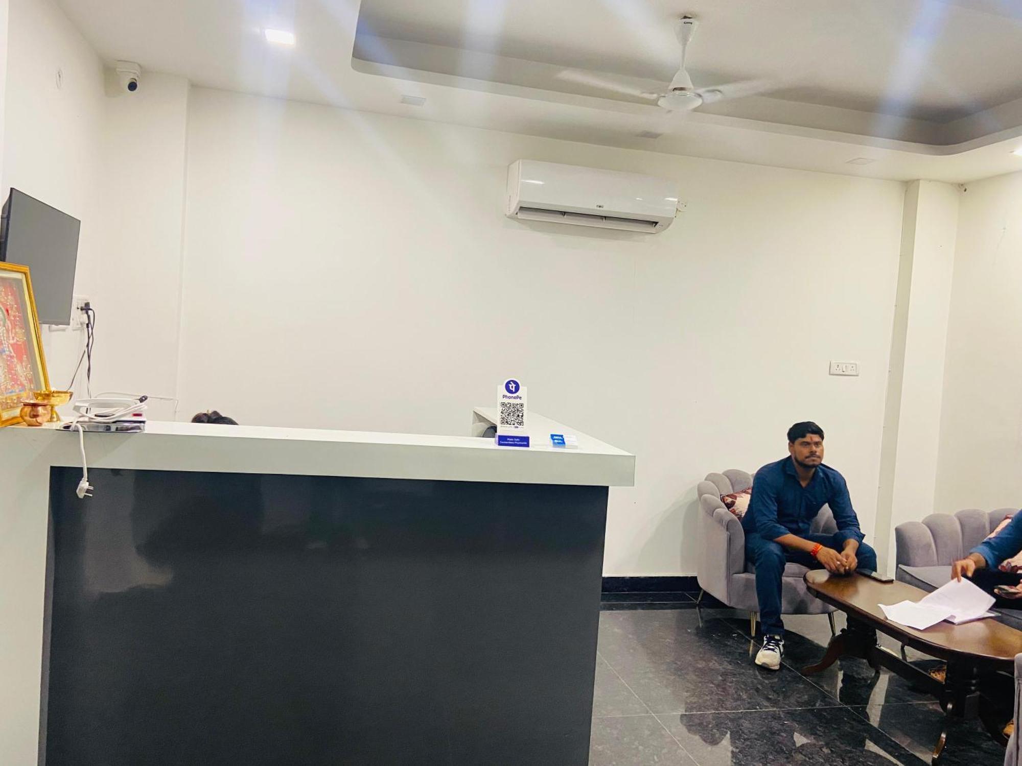 Surya International Bed & Breakfast New Delhi Bagian luar foto