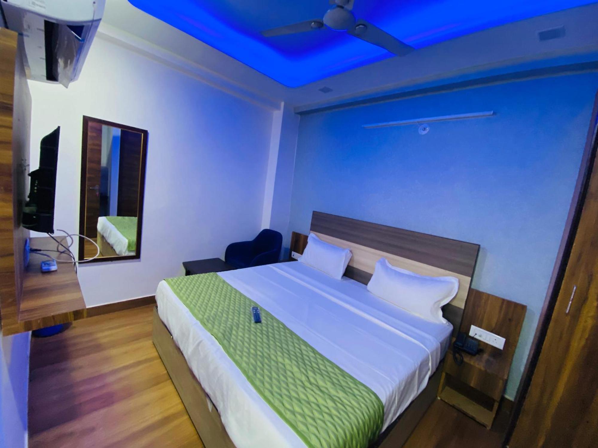 Surya International Bed & Breakfast New Delhi Bagian luar foto