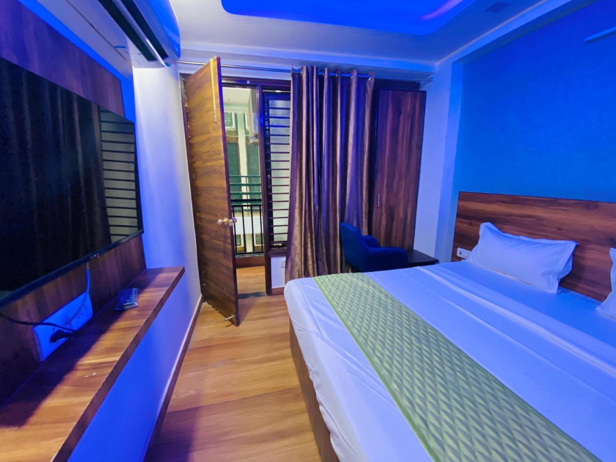 Surya International Bed & Breakfast New Delhi Bagian luar foto