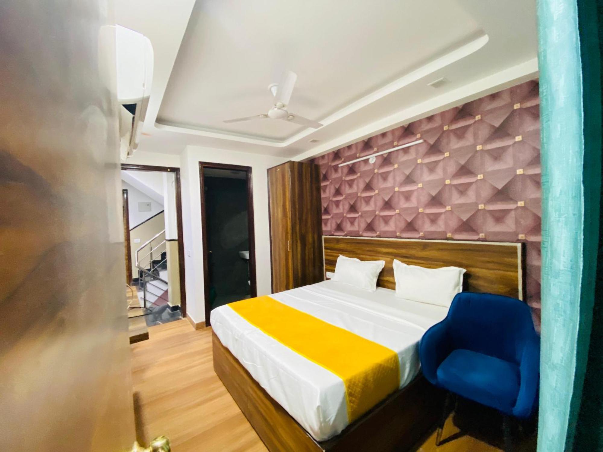 Surya International Bed & Breakfast New Delhi Bagian luar foto