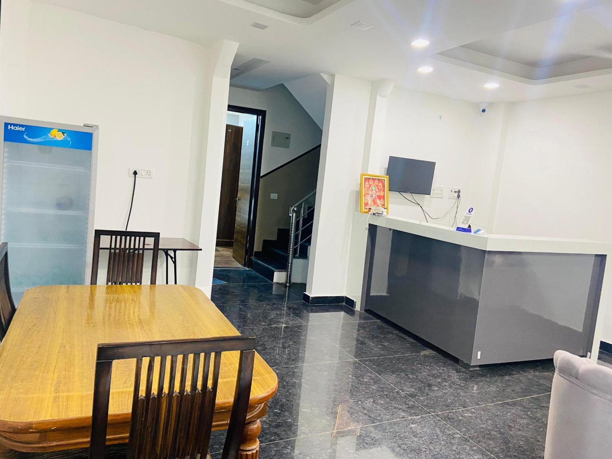 Surya International Bed & Breakfast New Delhi Bagian luar foto